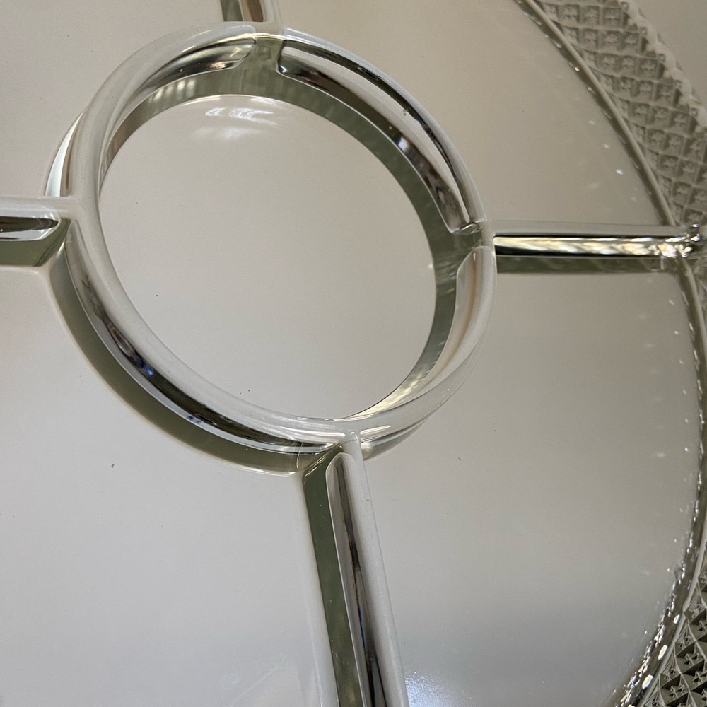 Diamond cut pattern edge glass divided serving tray - Picture 8 of 11